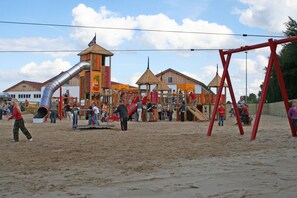 Children’s play area – outdoor - Van der Valk Hotel Hamburg-Wittenburg (Wittenburg)