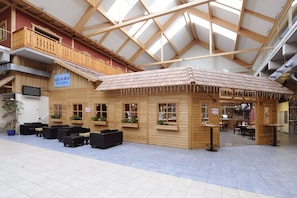 2 restaurants, breakfast, lunch, dinner served; international cuisine - Van der Valk Hotel Hamburg-Wittenburg (Wittenburg)