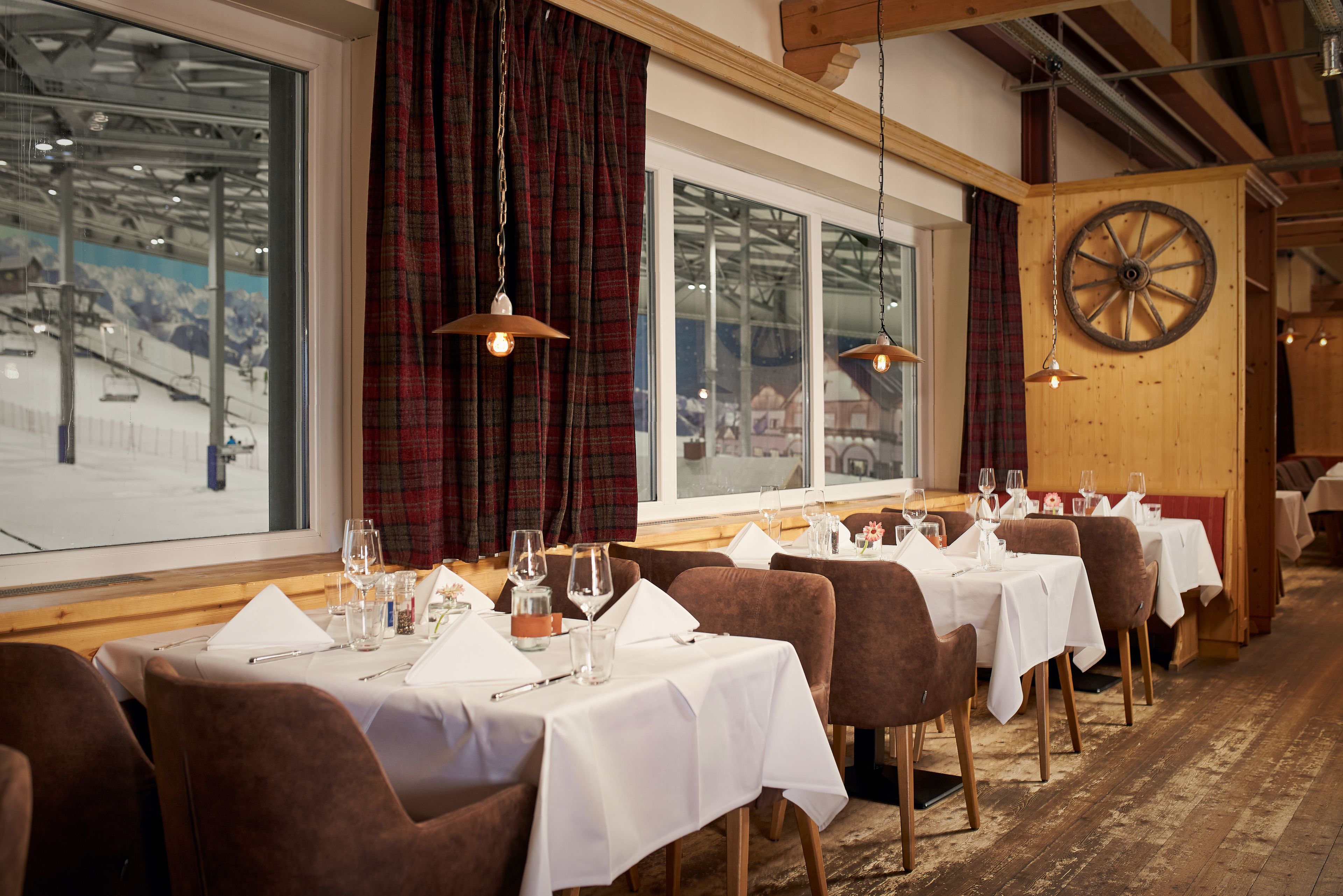 2 Restaurants, Frühstück, Mittagessen, Abendessen, internationale Küche