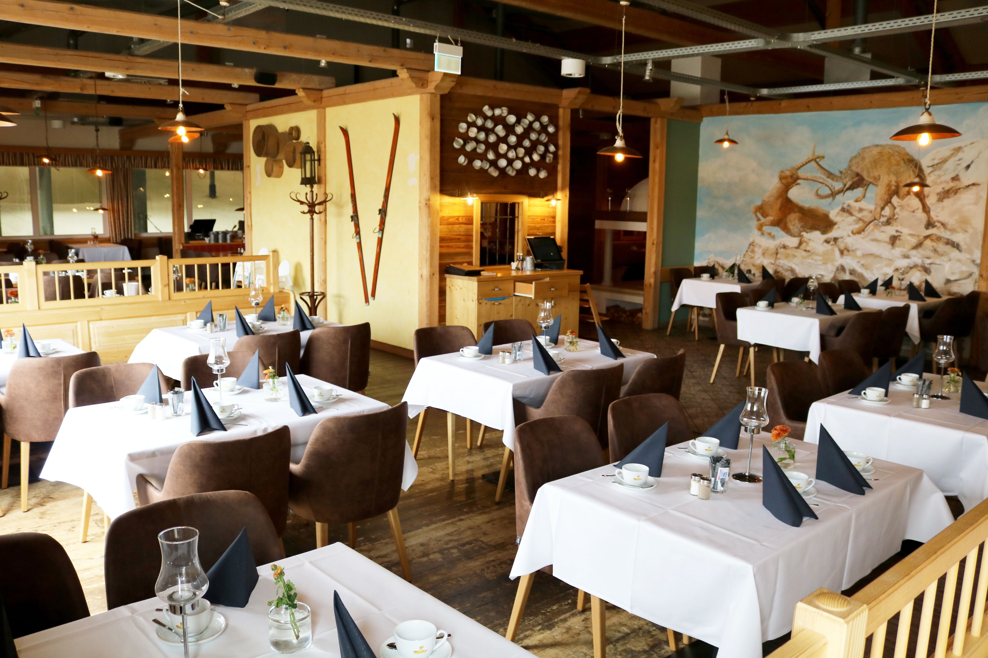 Tägliches Frühstücksbuffet (20 EUR pro Person)