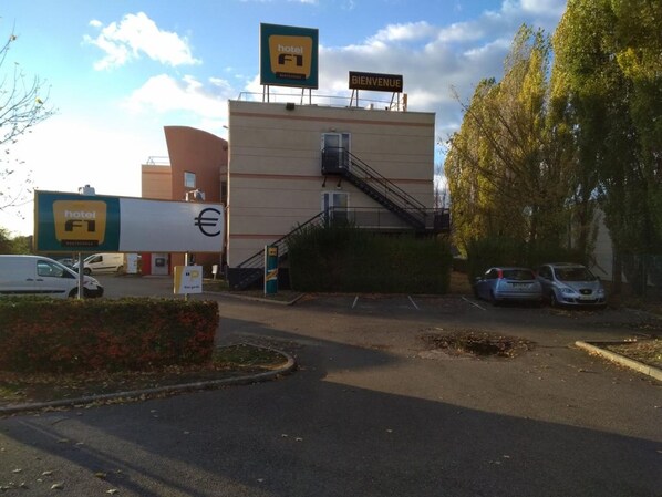 Property entrance - hotelF1 Maurepas (Maurepas)