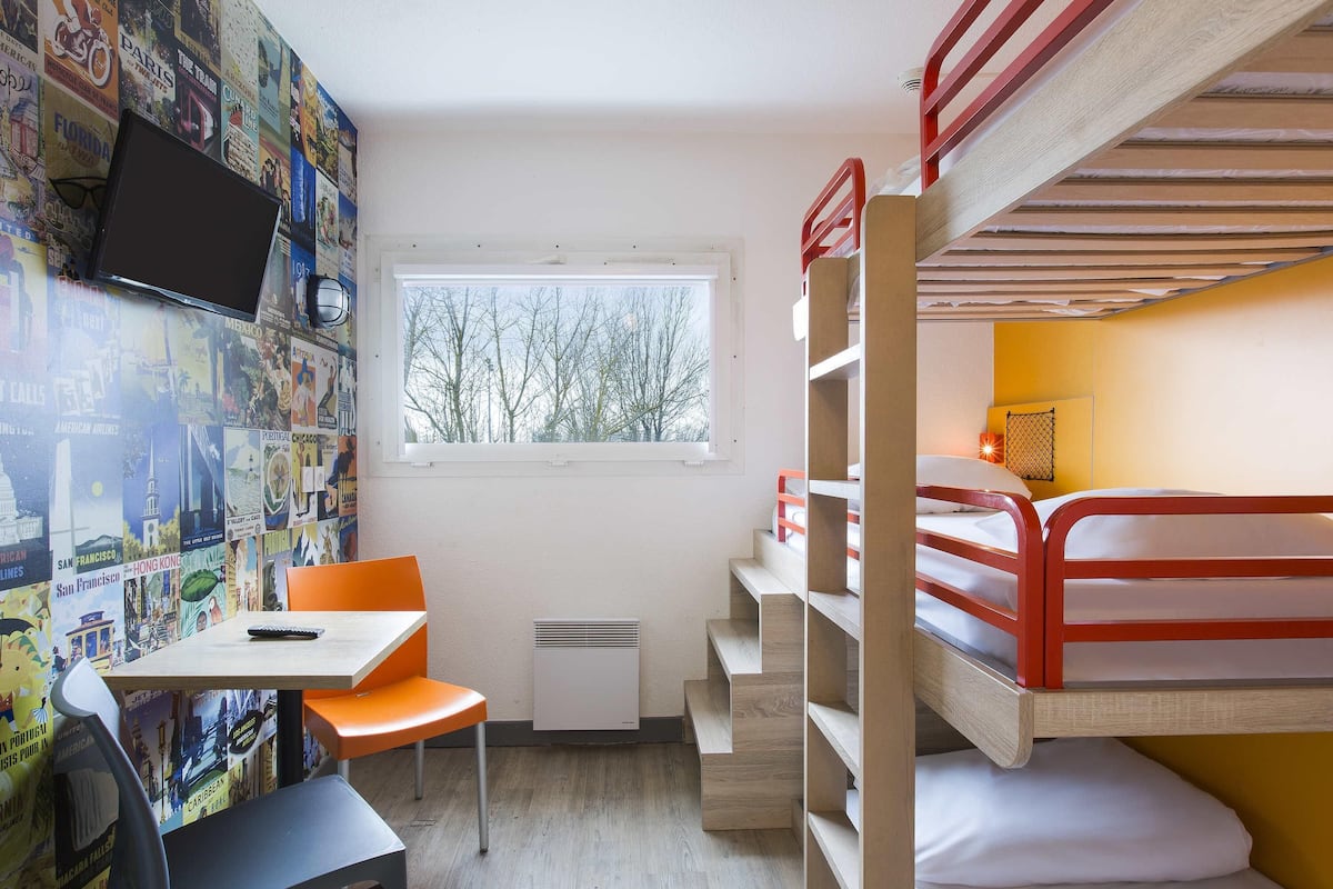 Habitació, 3 llits individuals (Break) | Escriptori, cortines opaques, wifi gratuïta i roba de llit