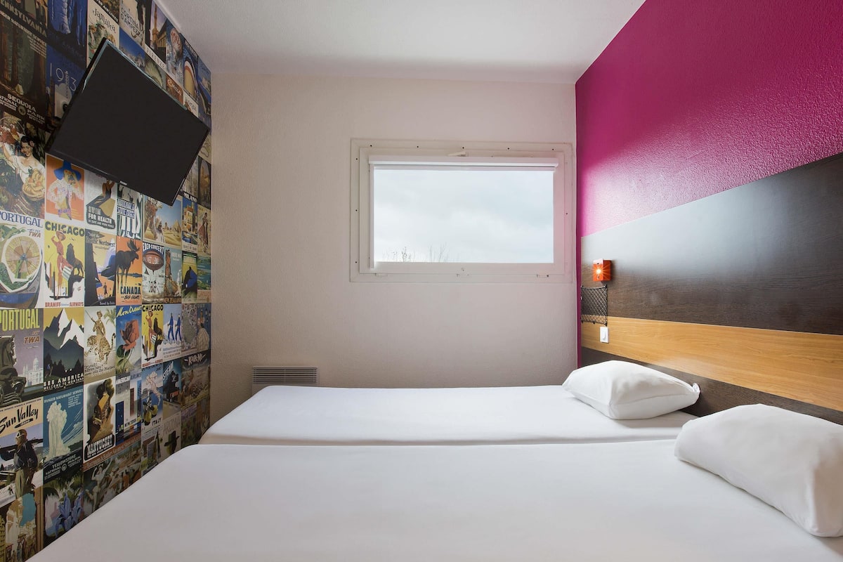 Room, 2 Twin Beds (Side-Car) | Desk, blackout drapes, free WiFi, bed sheets