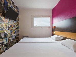 Room, 2 Twin Beds (Side-Car) | Desk, blackout drapes, free WiFi, bed sheets - hotelF1 Maurepas (Maurepas)