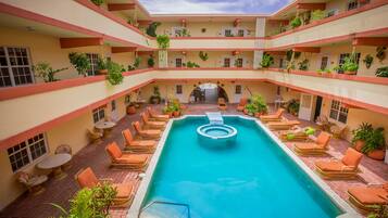 2 outdoor pools