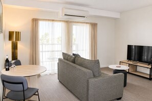 One Bedroom Apartment | Living area - Quest Mildura (Mildura)