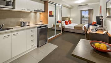 Studio Apartment | 3 bedrooms, in-room safe, laptop workspace, iron/ironing board
