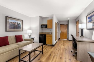 Suíte, 1 cama King, acessível, para não fumantes (with Sofabed) | Escrivaninha, ferros/tábuas de passar roupa, Wi-Fi (sobretaxa)