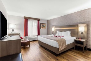 Suite, 1 cama King size, para no fumadores, refrigerador y microondas (with Sofabed) | Escritorio, tabla de planchar con plancha, wifi y ropa de cama 