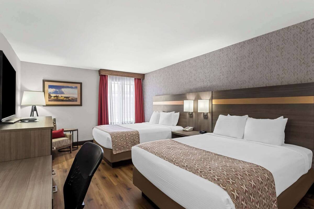 Desk, iron/ironing board, WiFi (surcharge), bed sheets