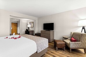 Suite, 1 King Bed, Non Smoking, Refrigerator & Microwave (with Sofabed) | Desk, iron/ironing board, WiFi, bed sheets - Best Western Moriarty Heritage Inn (Moriarty)