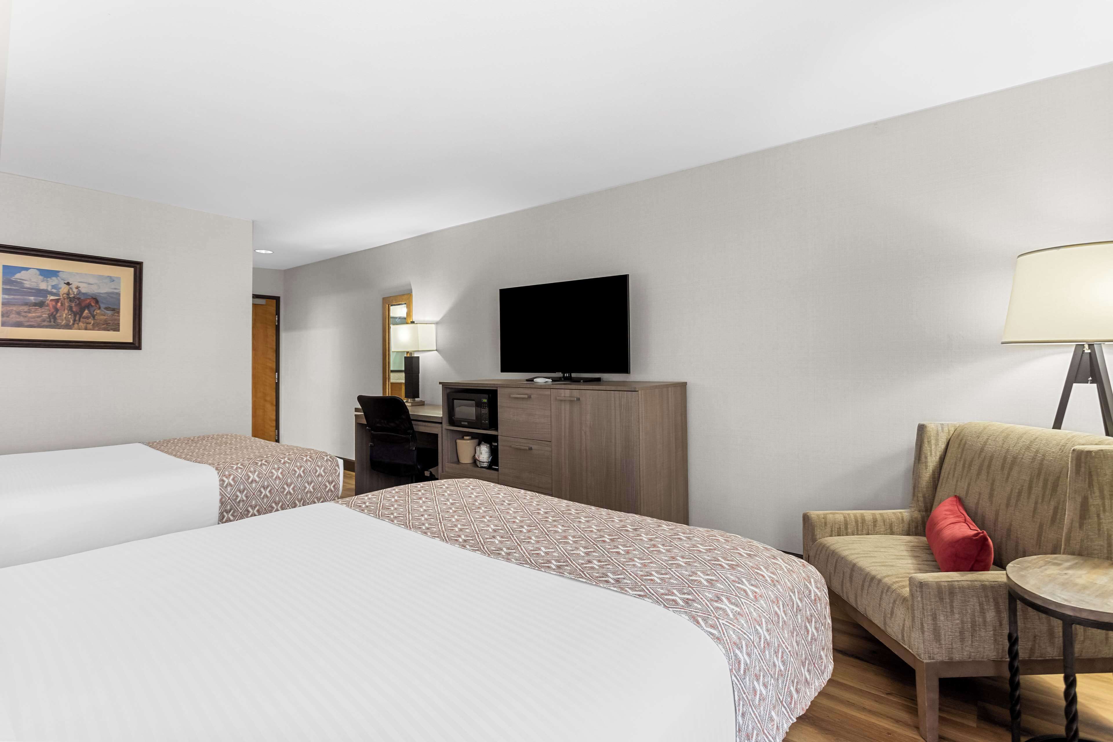 desk, iron/ironing board, wifi, bed sheets