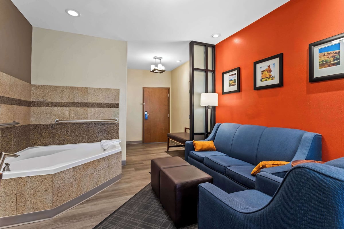 suite, 1 king bed, accessible, non smoking | pillow-top beds, desk, laptop workspace, iron/ironing board