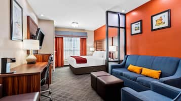 Camas com colchões pillow-top, escrivaninha