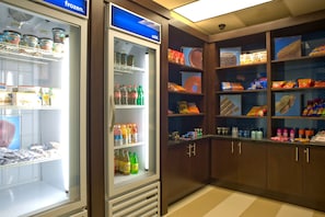 Snack bar - Hampton Inn Anderson/ Alliance Business Park (Anderson)