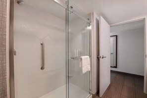 In-room safe, blackout drapes, iron/ironing board, rollaway beds - Hampton Inn Anderson/ Alliance Business Park (Anderson)