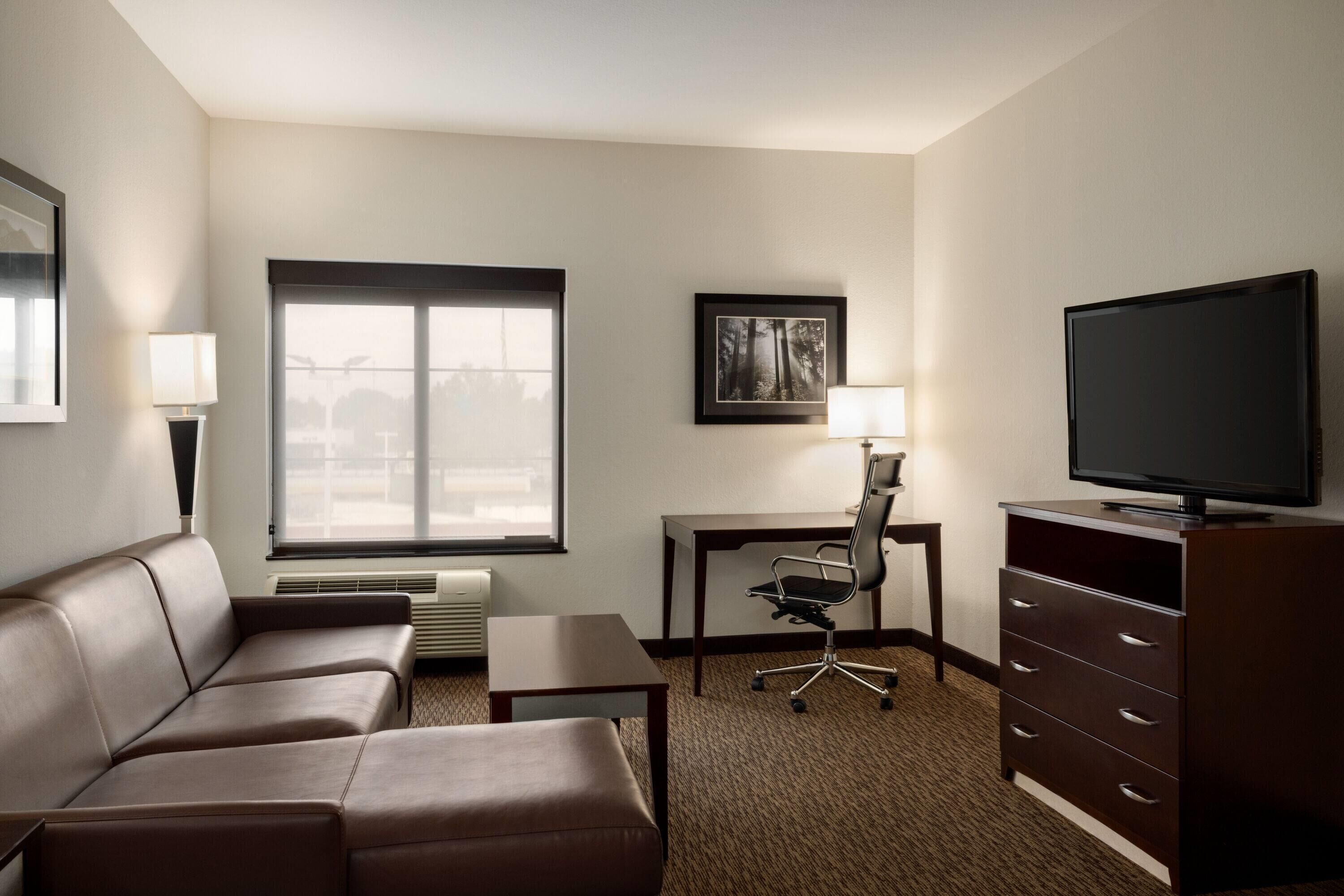 family suite, multiple beds, non smoking (1 king bed and 2 twin beds) | premium bedding, pillow-top beds, desk, iron/ironing board