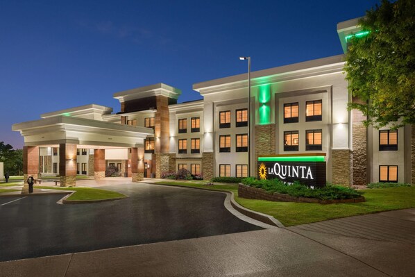 Exterior - La Quinta Inn & Suites by Wyndham Memphis Wolfchase (Memphis)