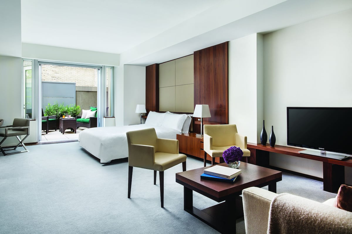 1 bedroom, Frette Italian sheets, premium bedding, down comforters