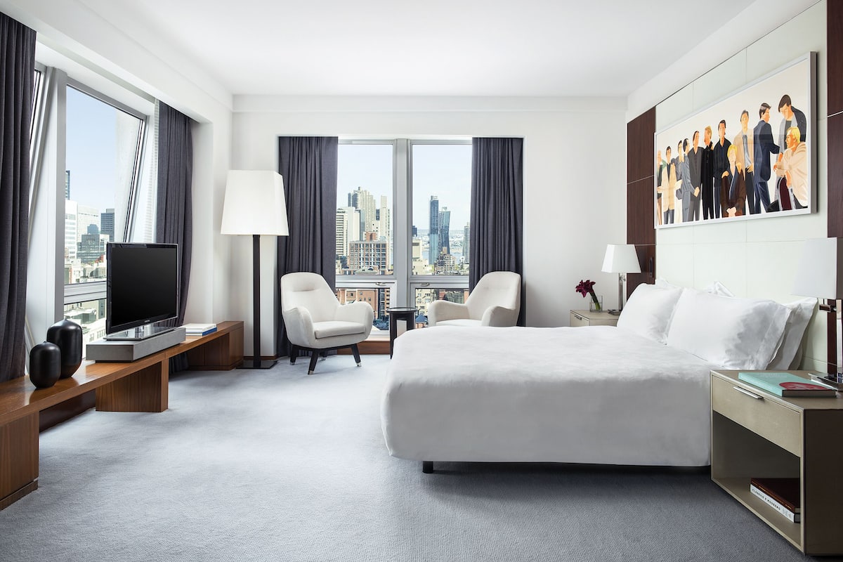 1 bedroom, Frette Italian sheets, premium bedding, down comforters