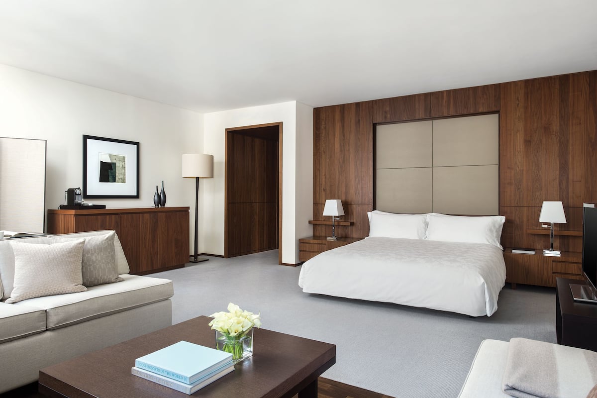 1 bedroom, Frette Italian sheets, premium bedding, down comforters