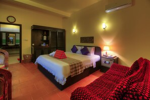 Kamar Double | Seprai premium, bantalan ekstra lembut, minibar, dan brankas