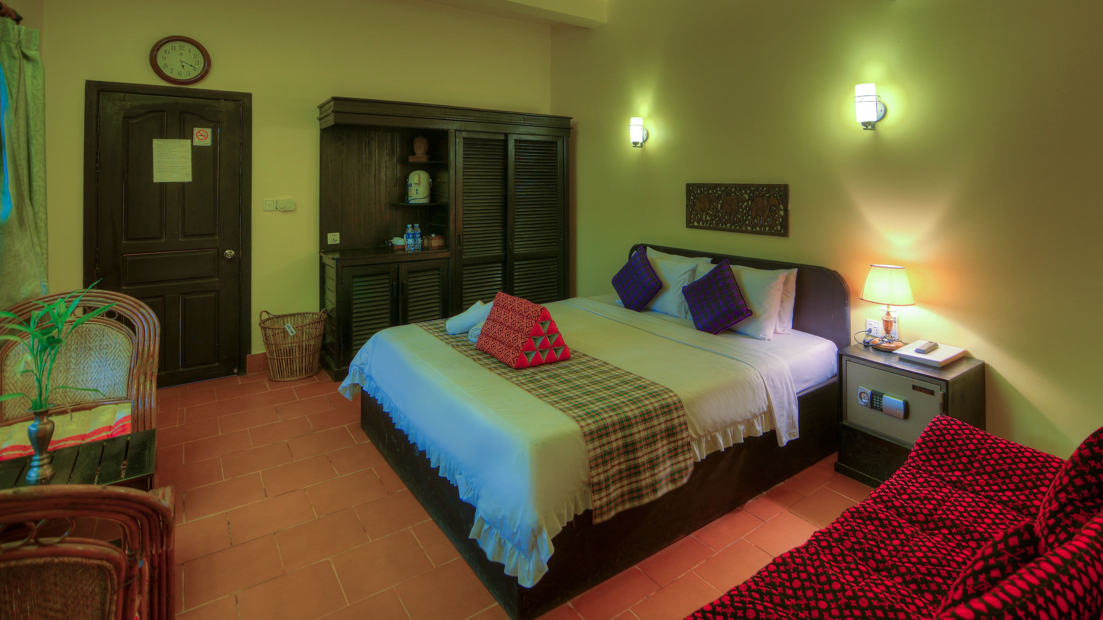 double room | premium bedding, pillow-top beds, minibar, in-room safe