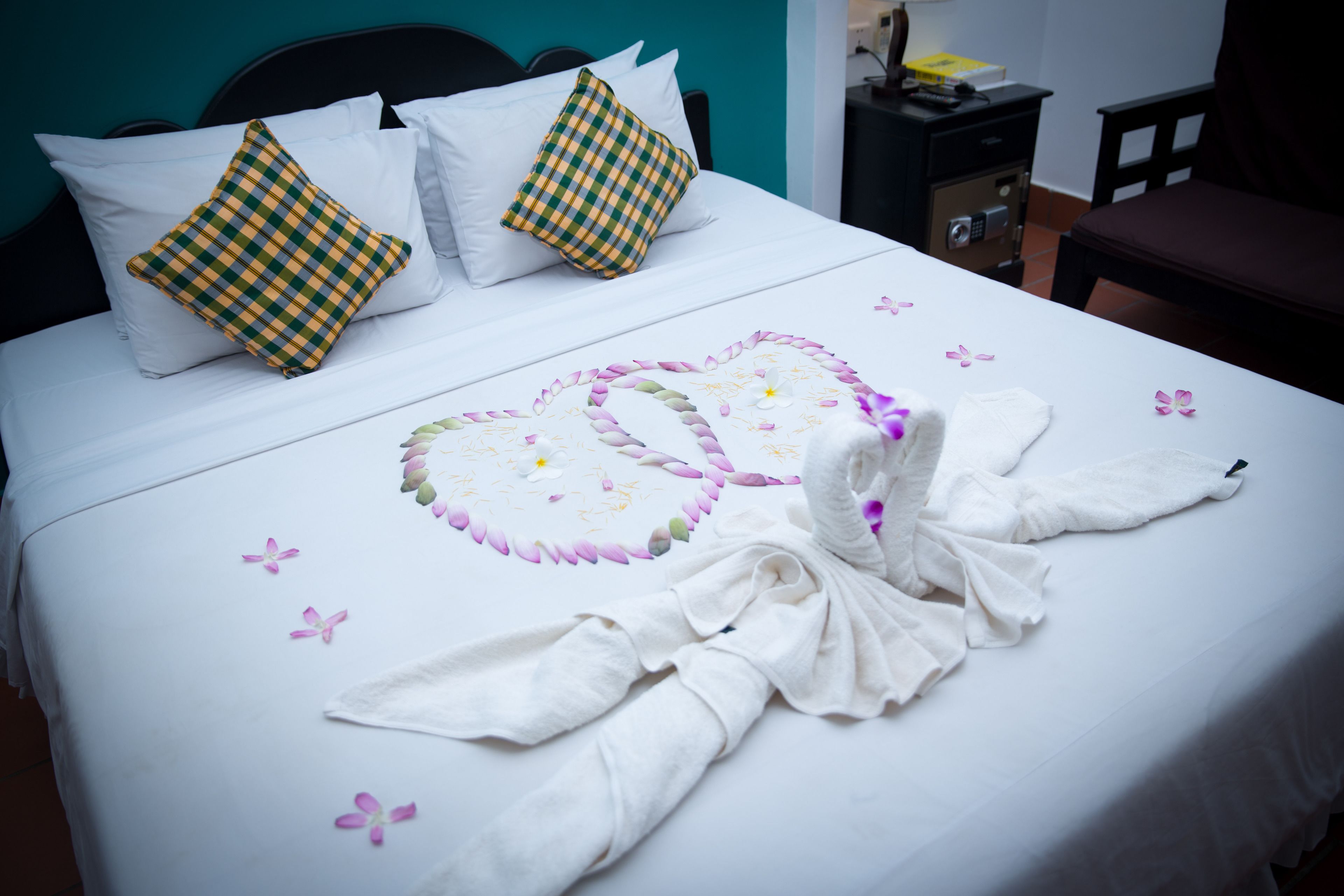 Premium bedding, pillowtop beds, minibar, in-room safe