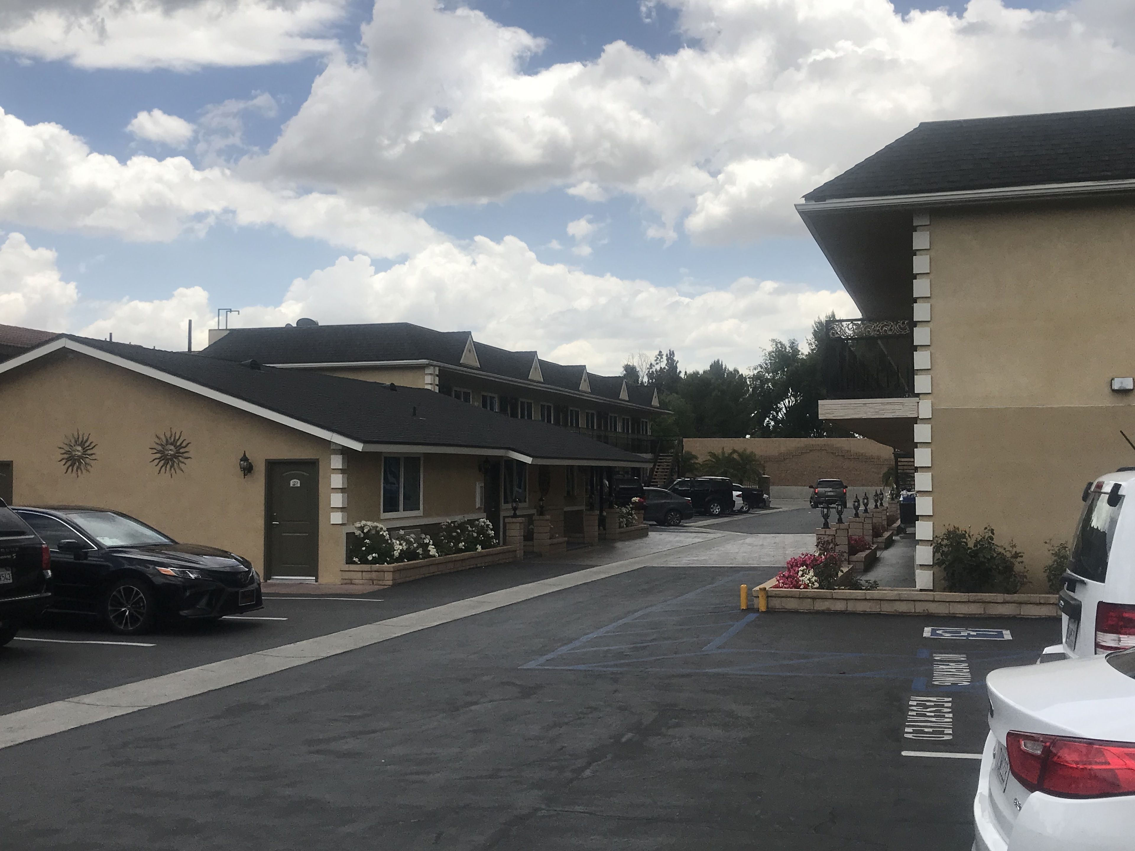 Walnut Inn & Suites — photo 12
