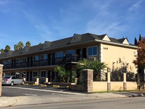 Front of property - Walnut Inn & Suites West Covina (West Covina)