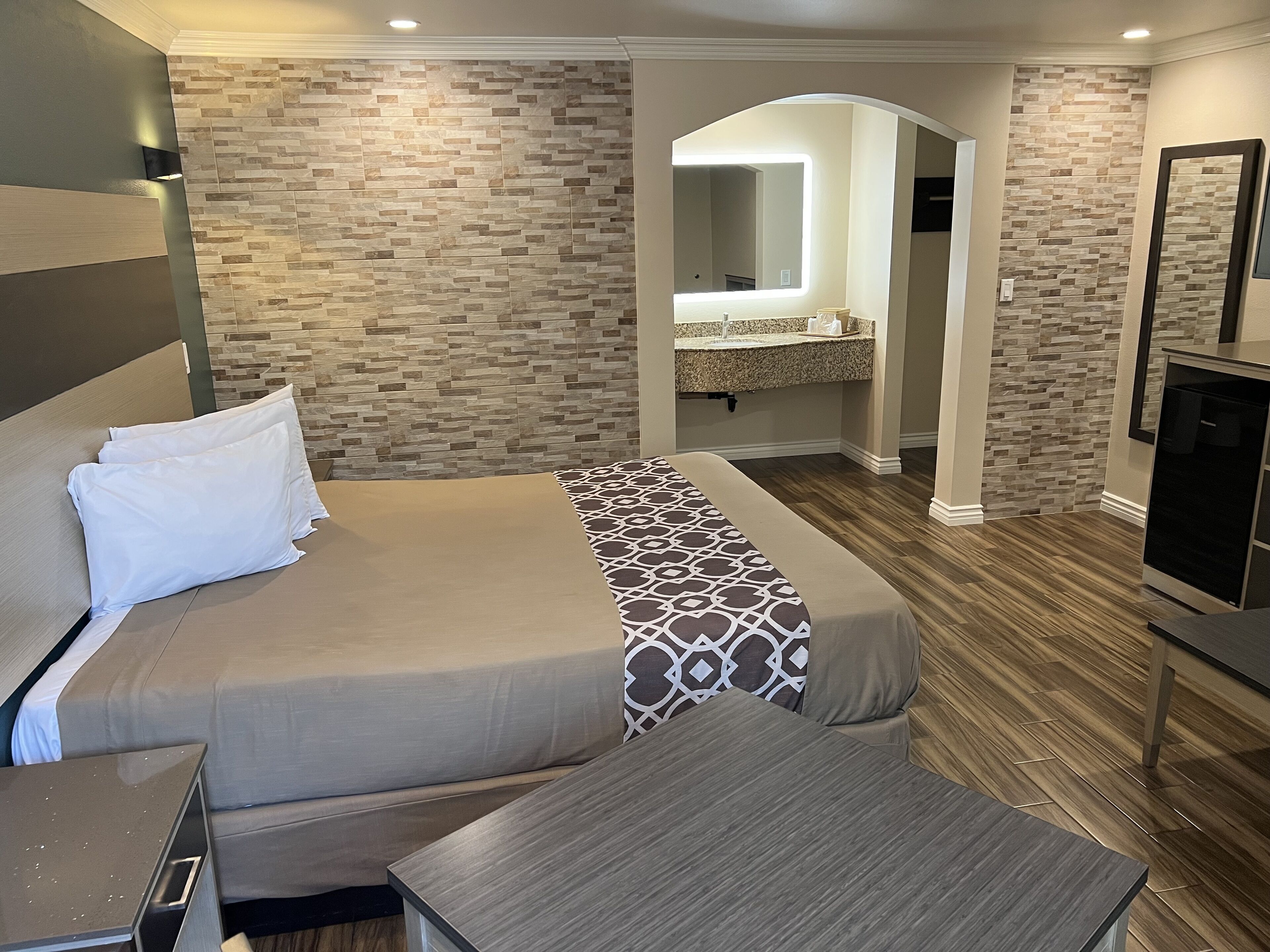 Walnut Inn & Suites — photo 8