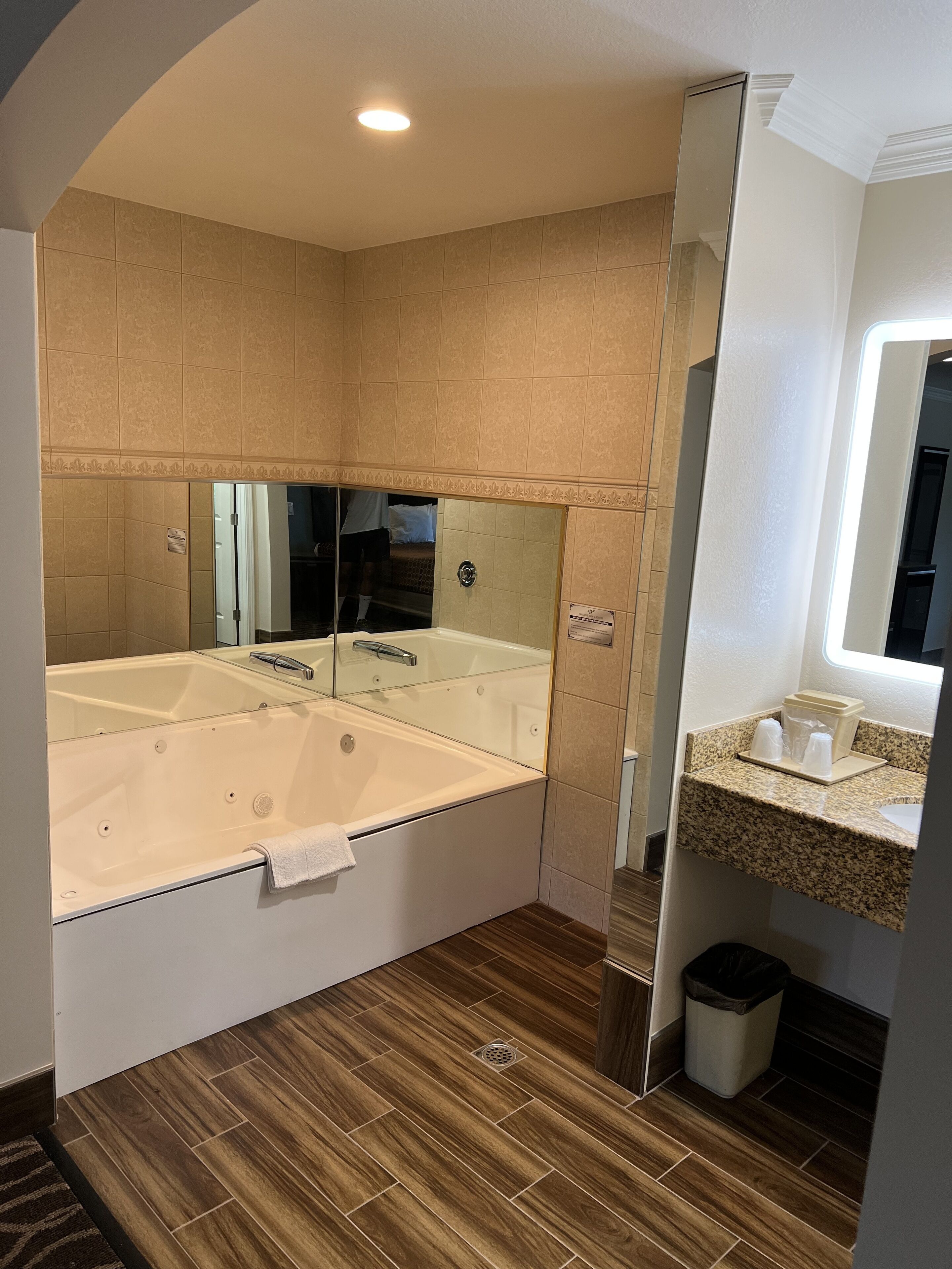 Walnut Inn & Suites — photo 7