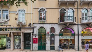 A building with a storefront labeled "DE POMBAL" and a red heart logo. - Vila Nova Guesthouse (Lisbon)