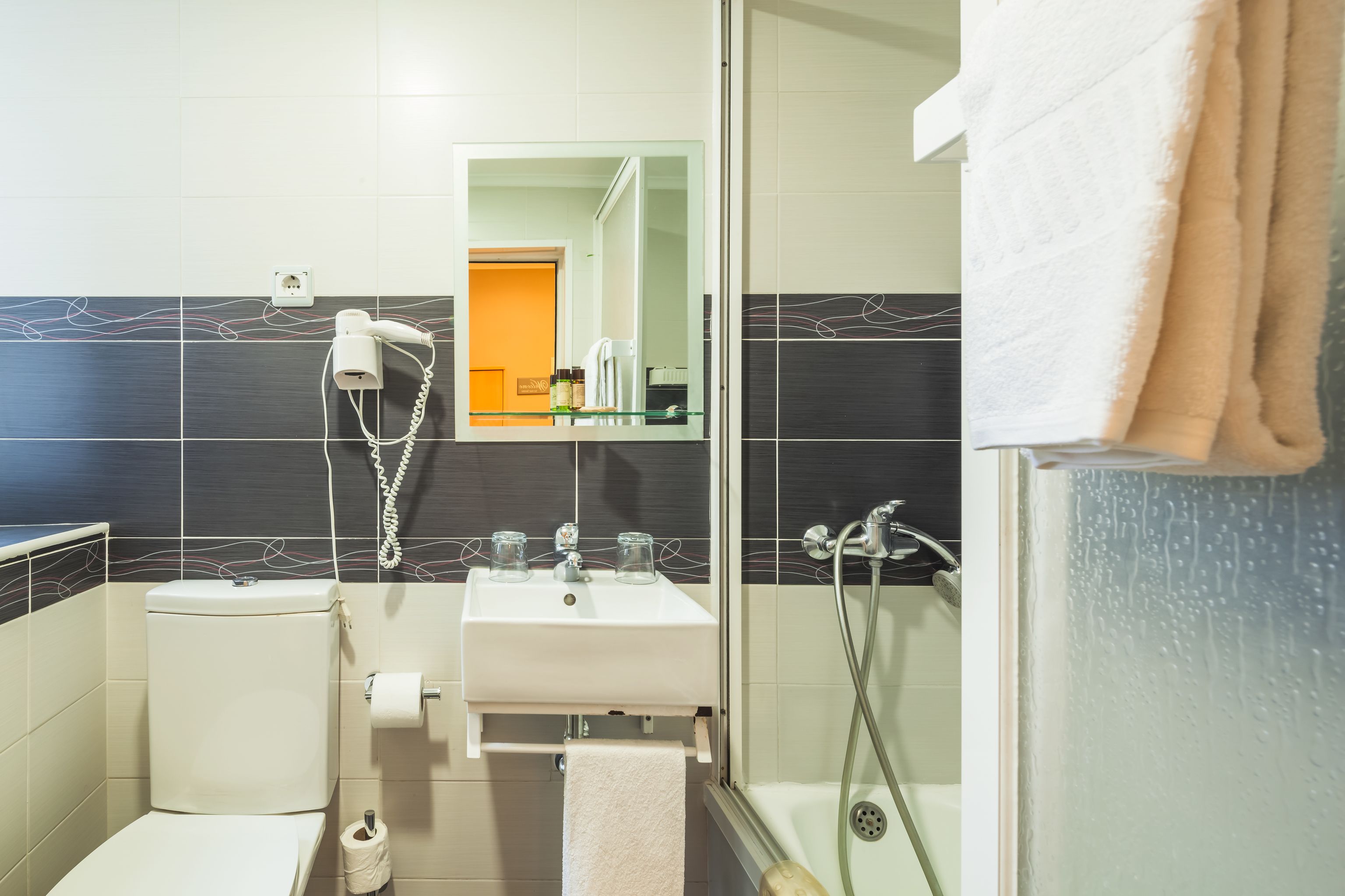 shower, free toiletries, hair dryer, towels