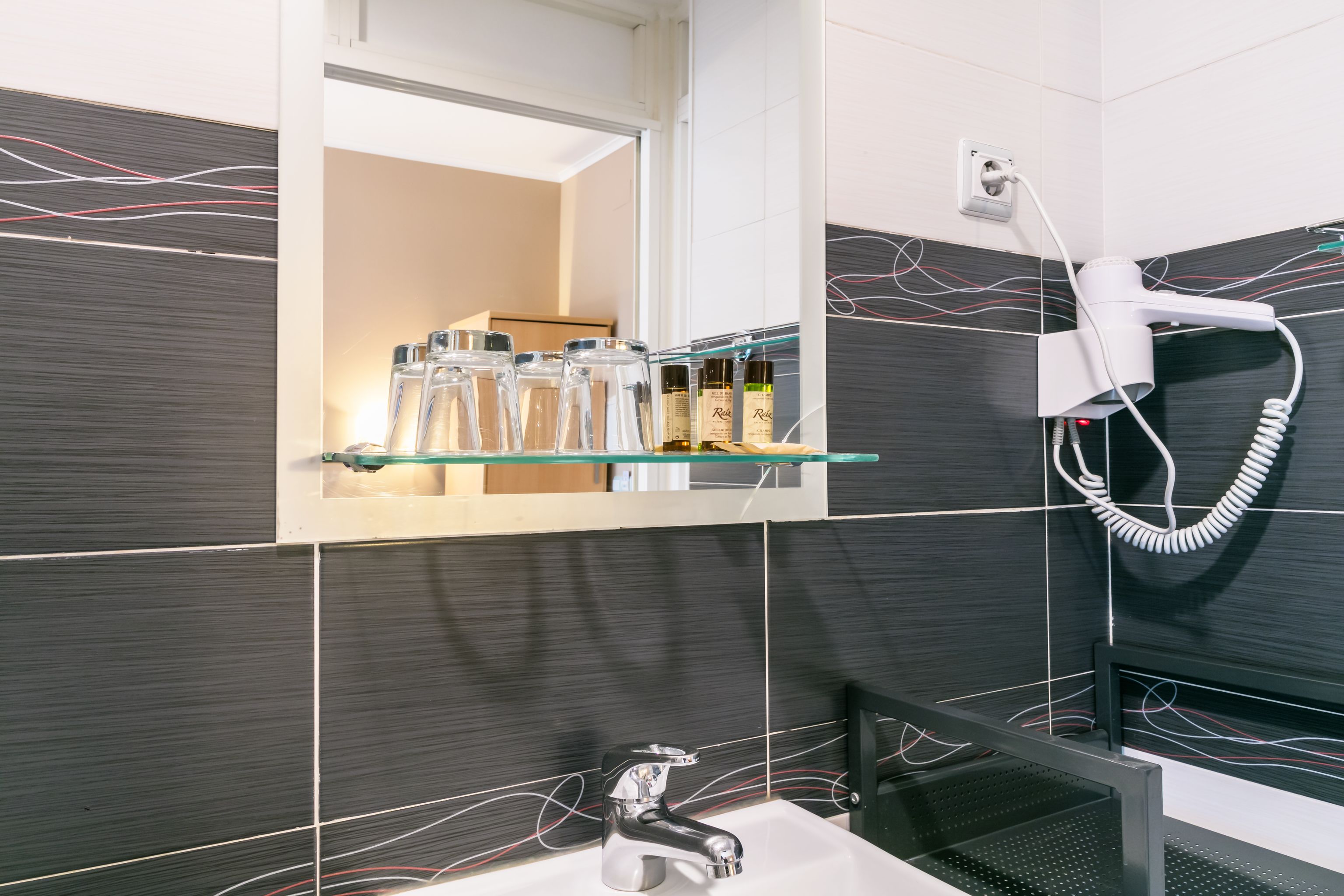 shower, free toiletries, hair dryer, towels