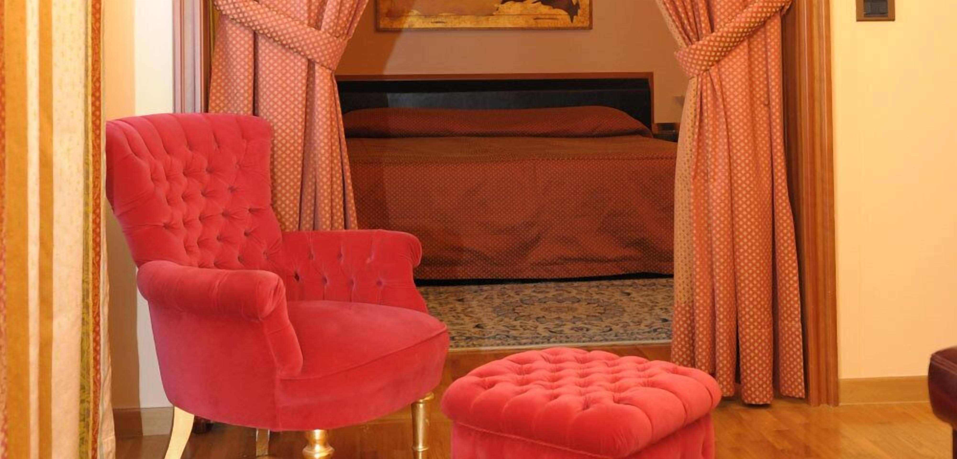 1 bedroom, minibar, desk, iron/ironing board