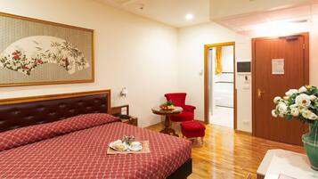 Dobbeltrom – superior | Minibar, skrivebord, strykejern/-brett og barnesenger