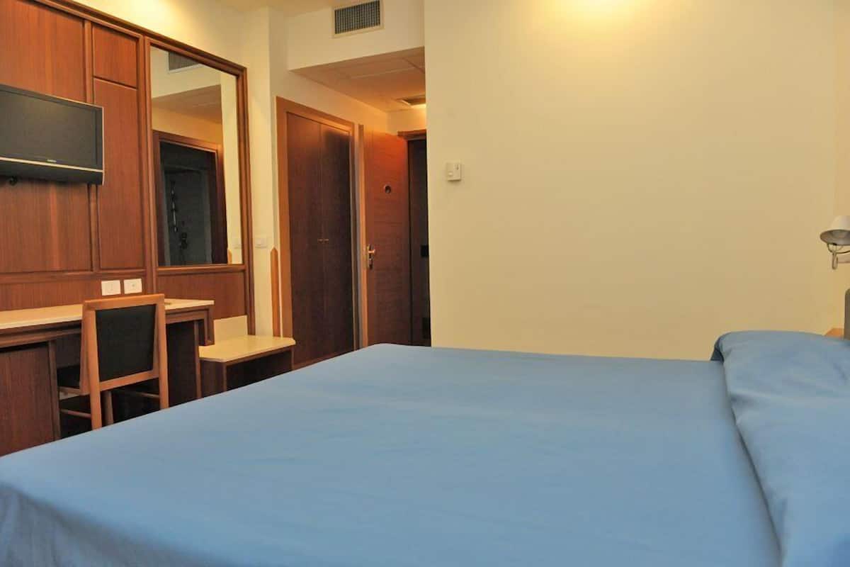 Minibar, desk, iron/ironing board, cribs/infant beds