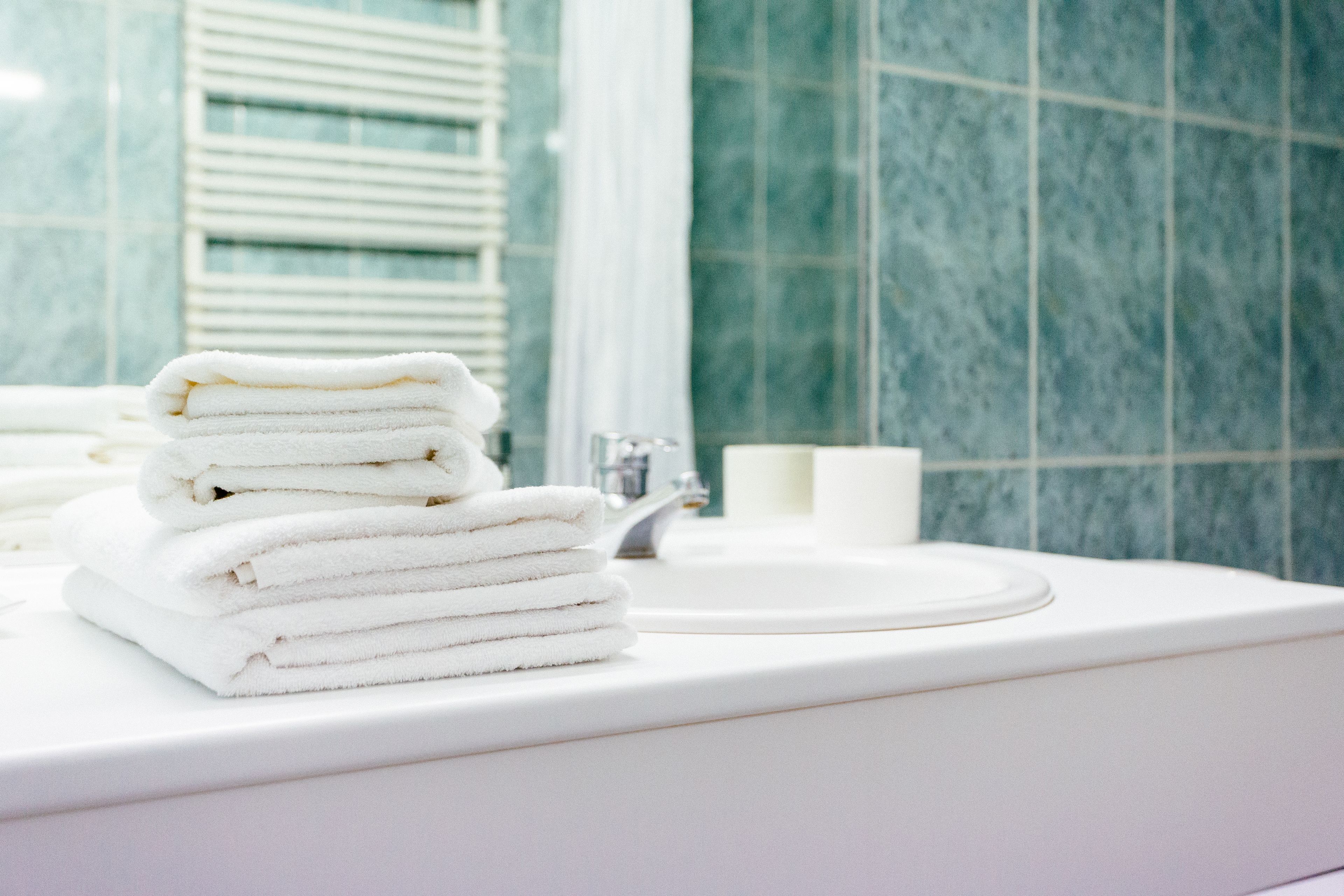 combined shower/bathtub, free toiletries, hair dryer, towels