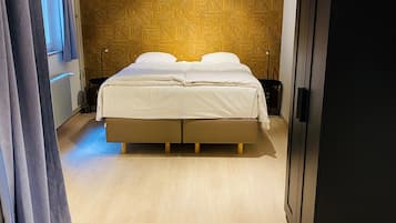 家庭套房 (Large) | 2 多间卧室、免费 WiFi、床单、闹钟