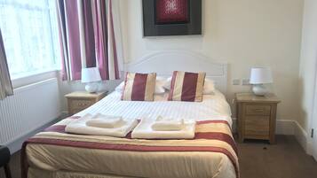 Double Room, Ensuite | In-room safe, individually decorated, desk, iron/ironing board