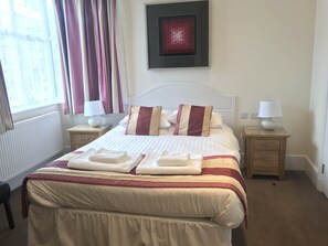 Double Room, Ensuite | In-room safe, individually decorated, desk, iron/ironing board