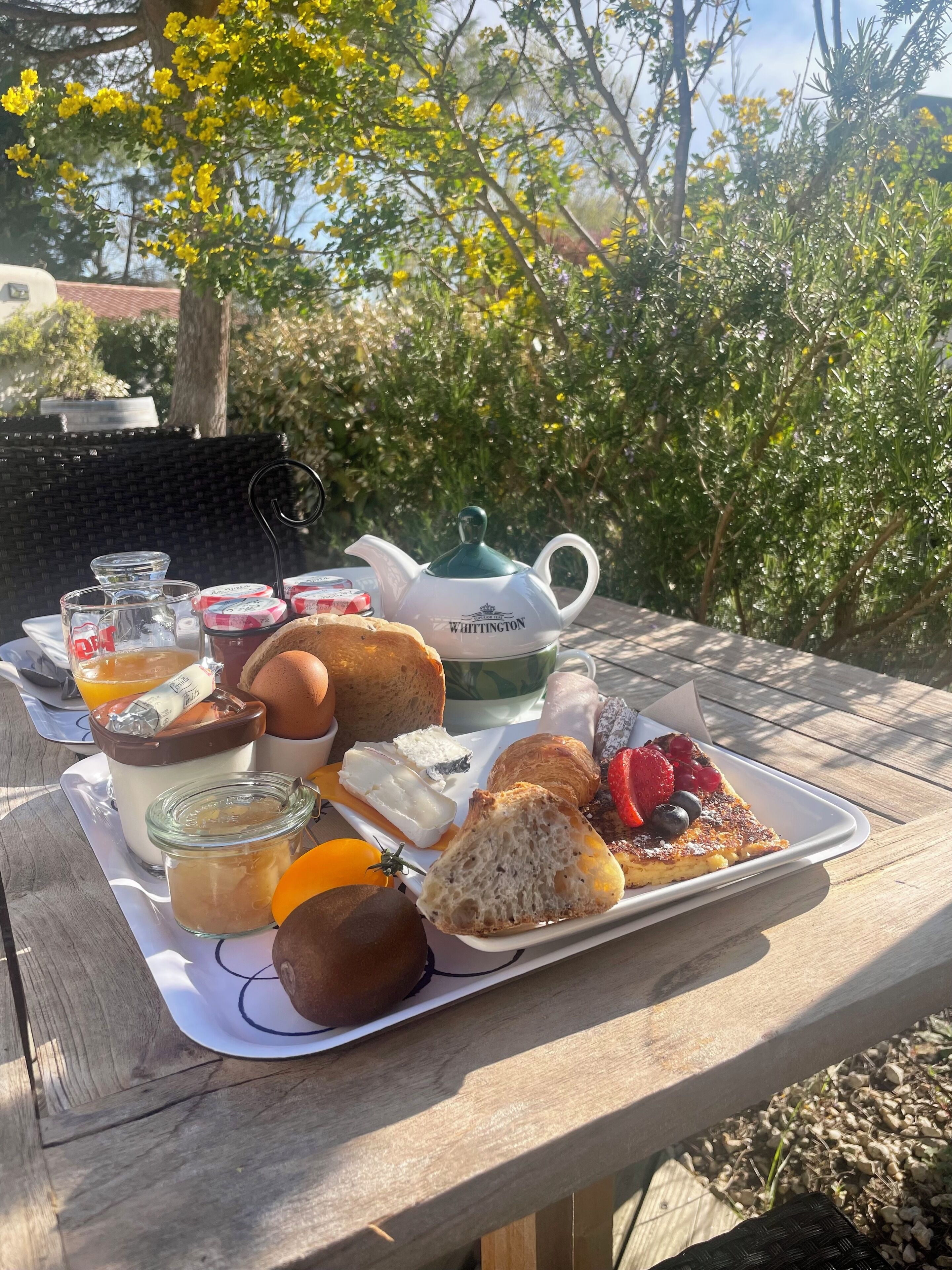 Petit déjeuner buffet servi tous les jours en supplément