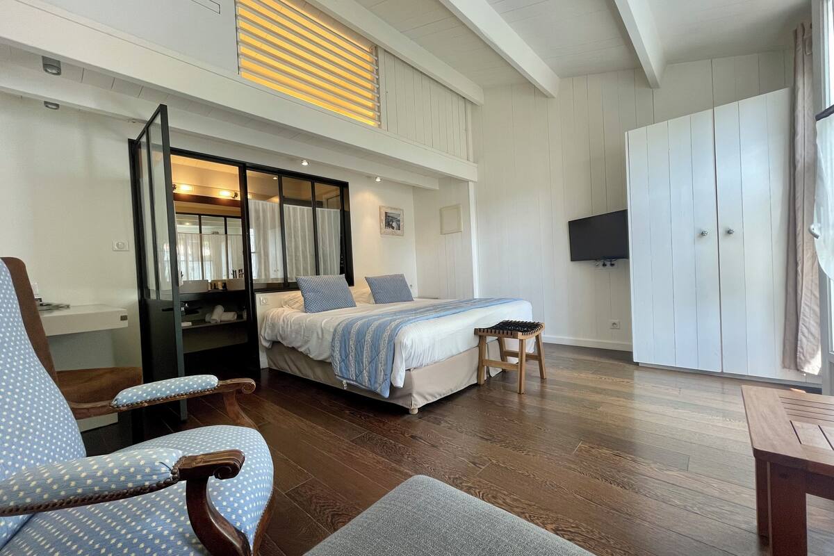 comfort room, 1 bedroom, terrace, ground floor | premium bedding, memory-foam beds, in-room safe, individually decorated