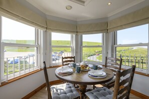 Penthouse Supérieur, 2 chambres, 2 salles de bains, vue mer | Coin séjour