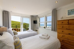 Standard Apart Daire, Birden Çok Yatak, Deniz Manzaralı | Kaliteli yatak takımı, ayrı ayrı dekore edilmiş, ayrı ayrı döşenmiş 