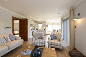 Superior Penthouse, 2 Bedrooms, 2 Bathrooms, Sea View | Living area