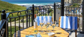 Beachcombers Apartments