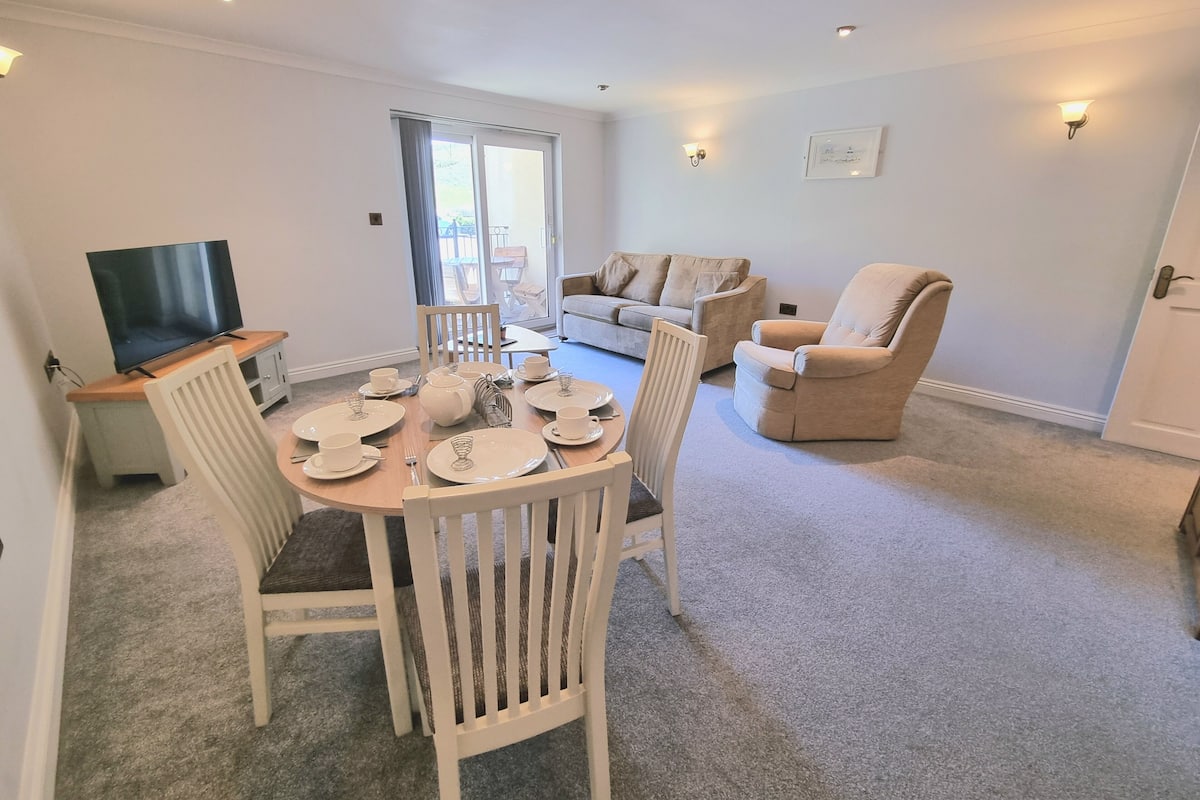 Standard Apartment, 1 Bedroom, Accessible | Living area