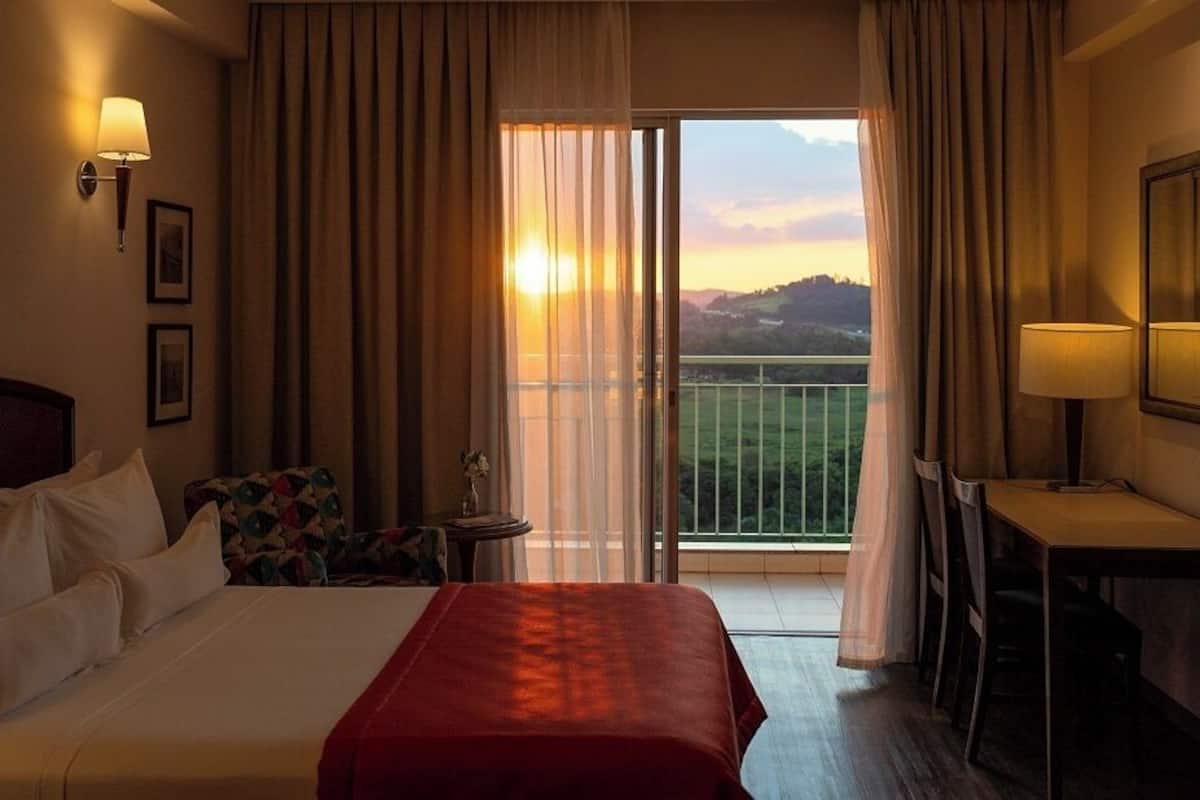 room, 2 double beds, non smoking | 1 bedroom, minibar, in-room safe, laptop workspace